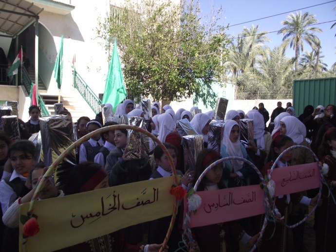 أقامت مدارس ورياض الأقصى النموذجية حفلا تكريميا لأوائل الطلبة في مدرسة فاطمة الزهراء النموذجية ,الأحد 3 فبـرآير2013م , حيث شهد الحفل تكريم عدد من أبناء العائلة المتفوقين خلال العام الدراسي
