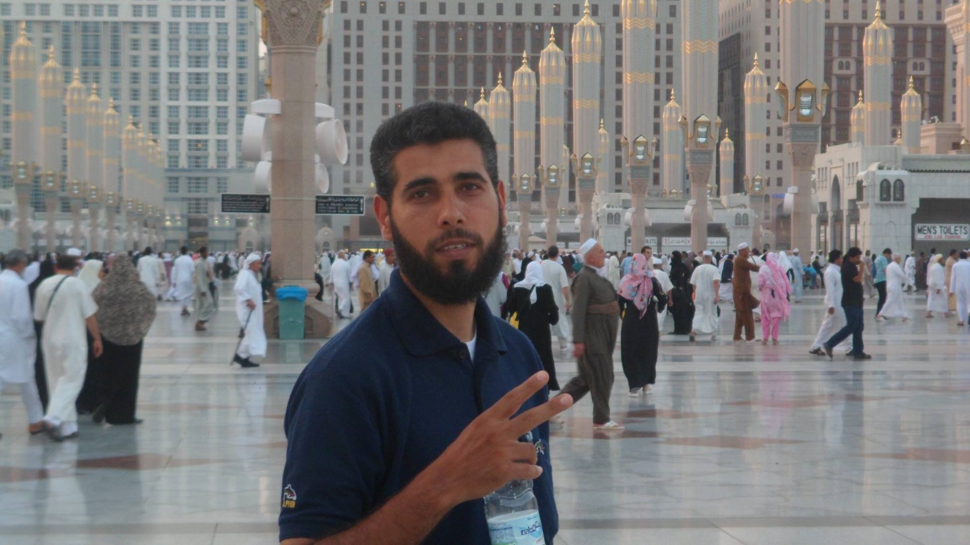 عاد إلى أرض الوطن الملازم أول / إبراهيم طاهر جاسر الفرا ؛ برفقة والدته الحاجه أم جاسر ، من المملكه العربيه السعوديه بعد أداء مناسك العمره ، تقبل الله منا ومنكم صالح الأعمال والطاعات وعمره مقبوله بإذن الله.