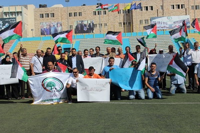 الفعاليات الرياضية تُنظم وقفة دعم وإسناد لتثبيت الملعب البيتي الفلسطيني
