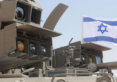 الجيش الإسرائيلي يطور قذيفة تسقط على الهدف بالمظلة