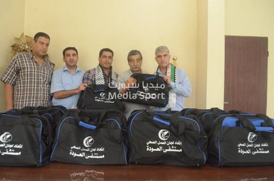 اتحاد لجان العمل الصحي يقدم مستلزمات طبية لاتحاد الكرة