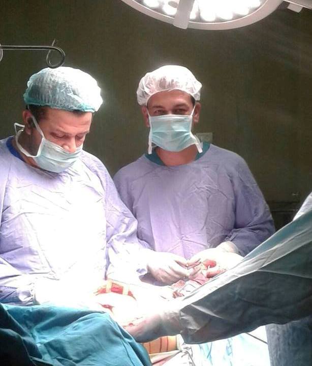 الدكتور عبدالعزيز الفرا ينقذ حياة الشاب أحمد أبو الوفا