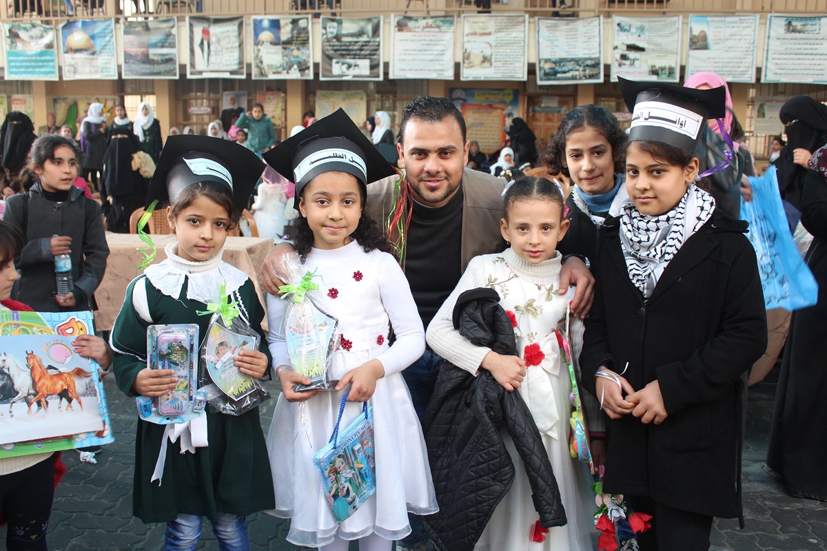 الفرا يزين حفل تكريم الأوائل بمدرسة حيفا