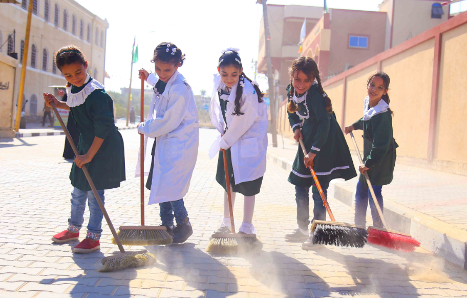 تنظيم حملة تطوعية لعدد من مدارس خان يونس