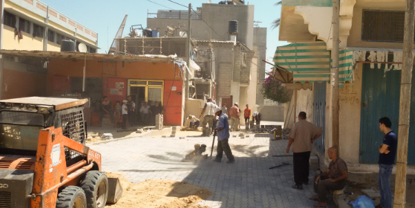 صيانة شوارع خان يونس بـ 500 متر مربع بلاط انترلوك