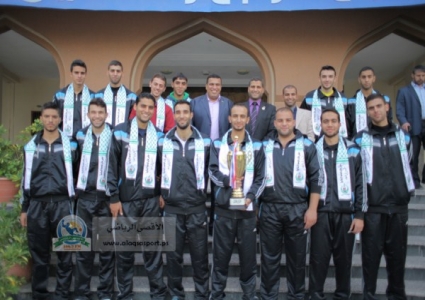 " الإسلامية " تكرم منتخب الطائرة المتوج ببطولة الجامعات