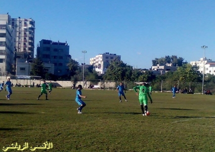 التفاح والمجمع يتعادلان وديا