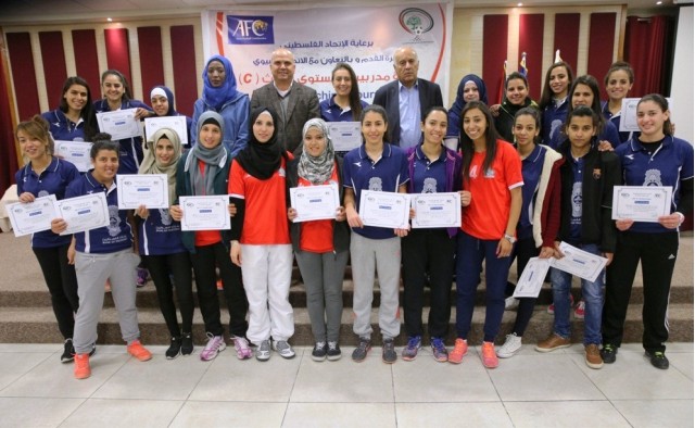 الرجوب يختتم دورة مدربات المستوى الثالث