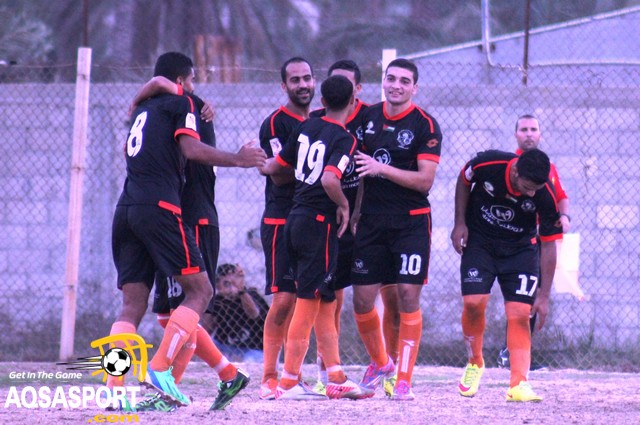 وضع قدم لاعب الطواحين بالجبس
