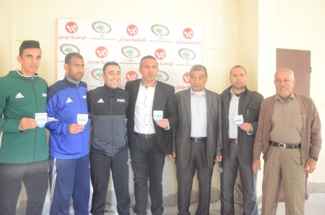 اتحاد الكرة يسلم 5 حكام الشارة الدولية في قطاع غزة