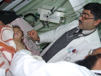 إنقاذ حياة طفل على يد طاقم طبي بقيادة د. أيمن خالد الفرا