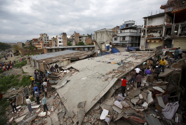 مقتل 1805 أشخاص في زلزال قوي هز النيبال